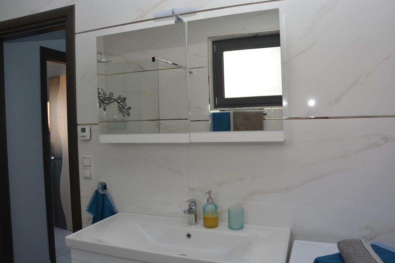 Pegasus Sea View Luxury Apartments Vrasná Екстериор снимка